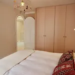 Magnifique Avec Garage En Plein Centre De