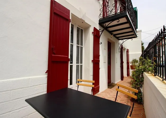 Magnifique Avec Garage En Plein Centre De Villa Biarritz