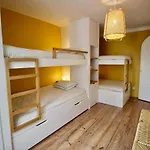 Magnifique Avec Garage En Plein Centre De